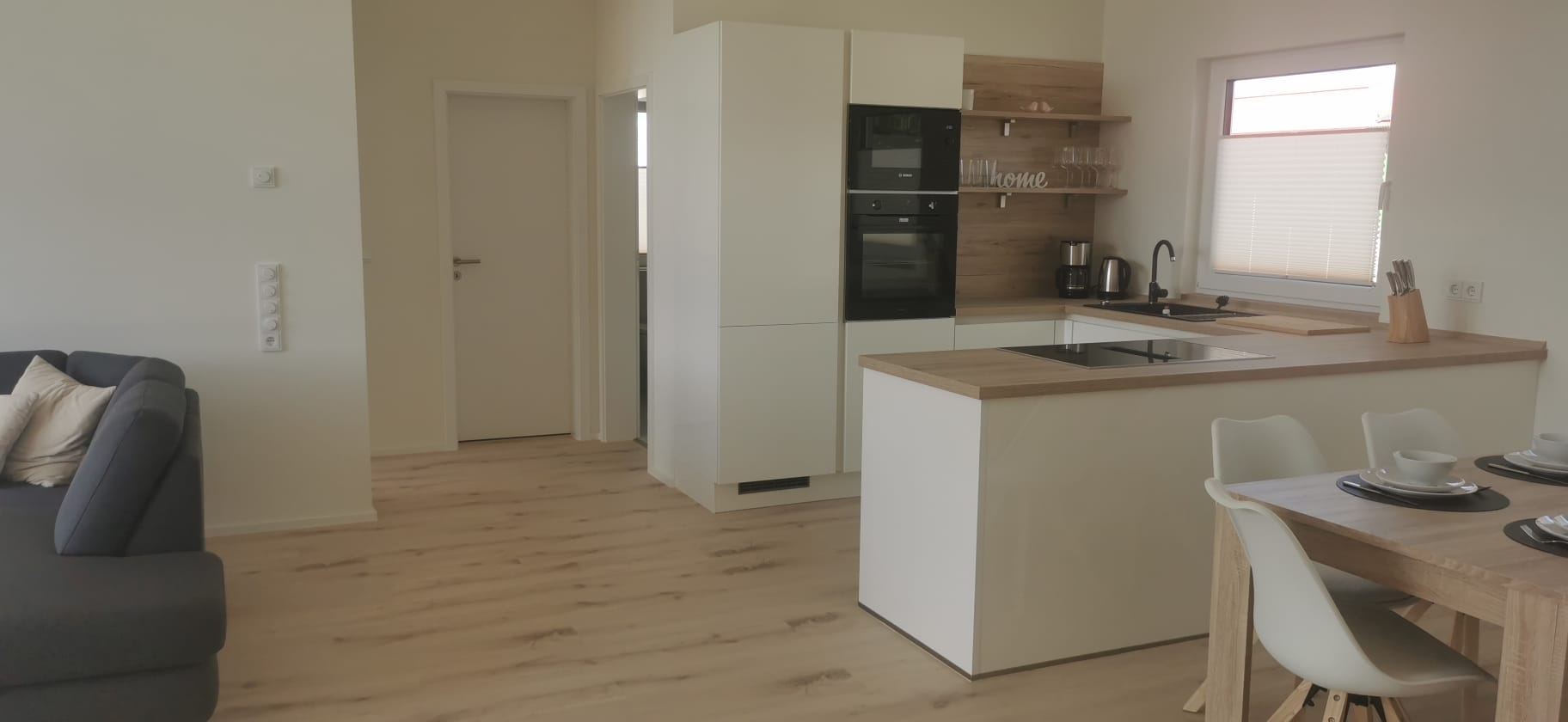 Küchenbereich mit Flur